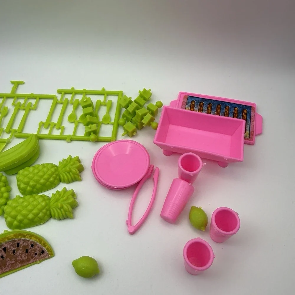 Barbie Hawaiian Ice Party Set Playset Accessories 1990 Pink & Green Fruit +